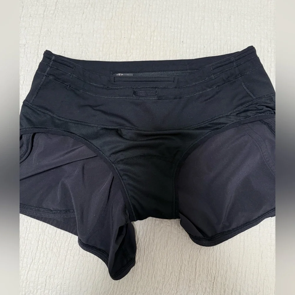 Lululemon Low Rise Lined shorts - Picture 5 of 6